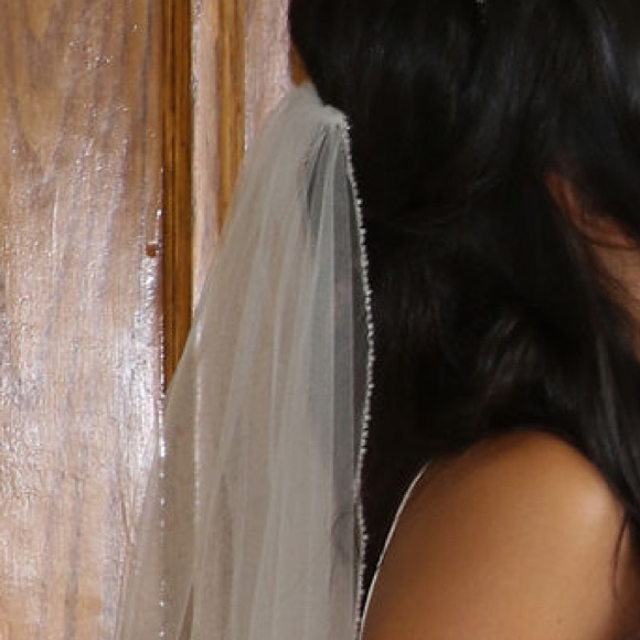 Wedding Veil Worn 5 hours beaded mid length - Picture 2 of 5